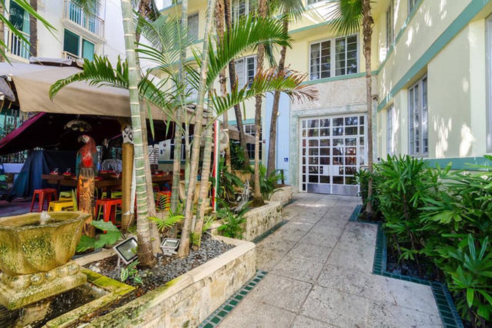 Ocean Drive Studio Historic Building Minutes Walk To The Beach. Маями Бийч Екстериор снимка